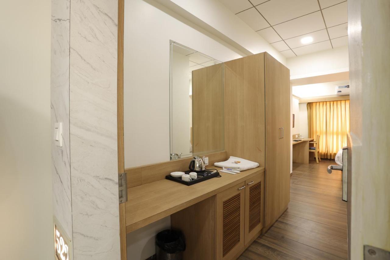 Hotel Lotus Ānand エクステリア 写真