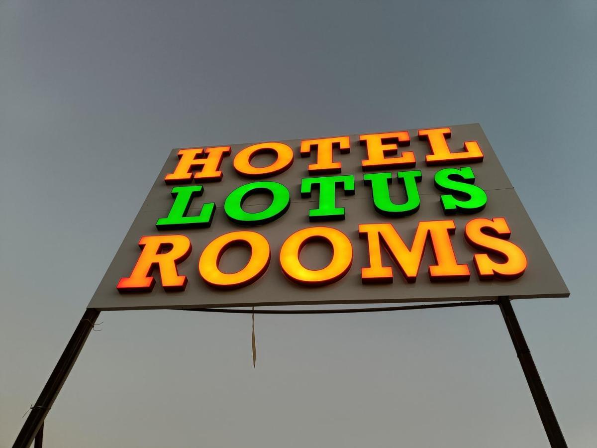 Hotel Lotus Ānand エクステリア 写真